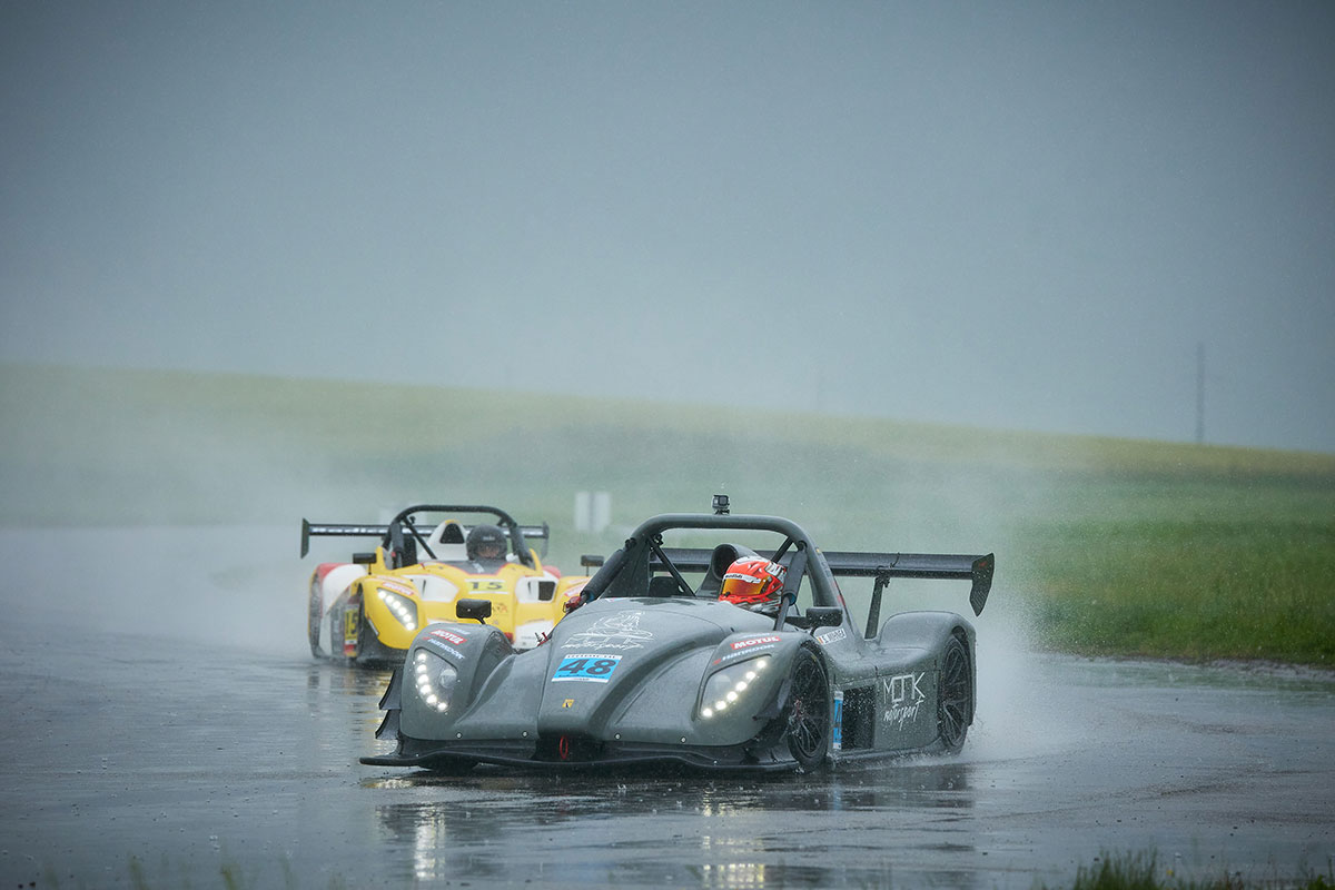 Romania: a wet track set the scene at MotorPark Romania for the Radical Romanian Cup - Round 3
